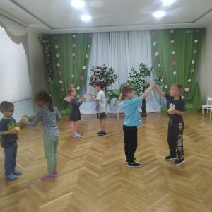 În poiana muzicală al IET nr. 135 au loc multe jocuri ce formează abilitățile necesare unui copil cu suferințe de vedere